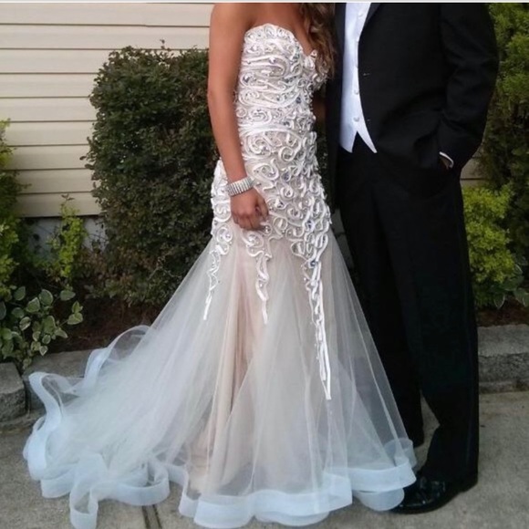 Jovani Dresses & Skirts - Gorgeous prom or event gown. Price is a STEAL !